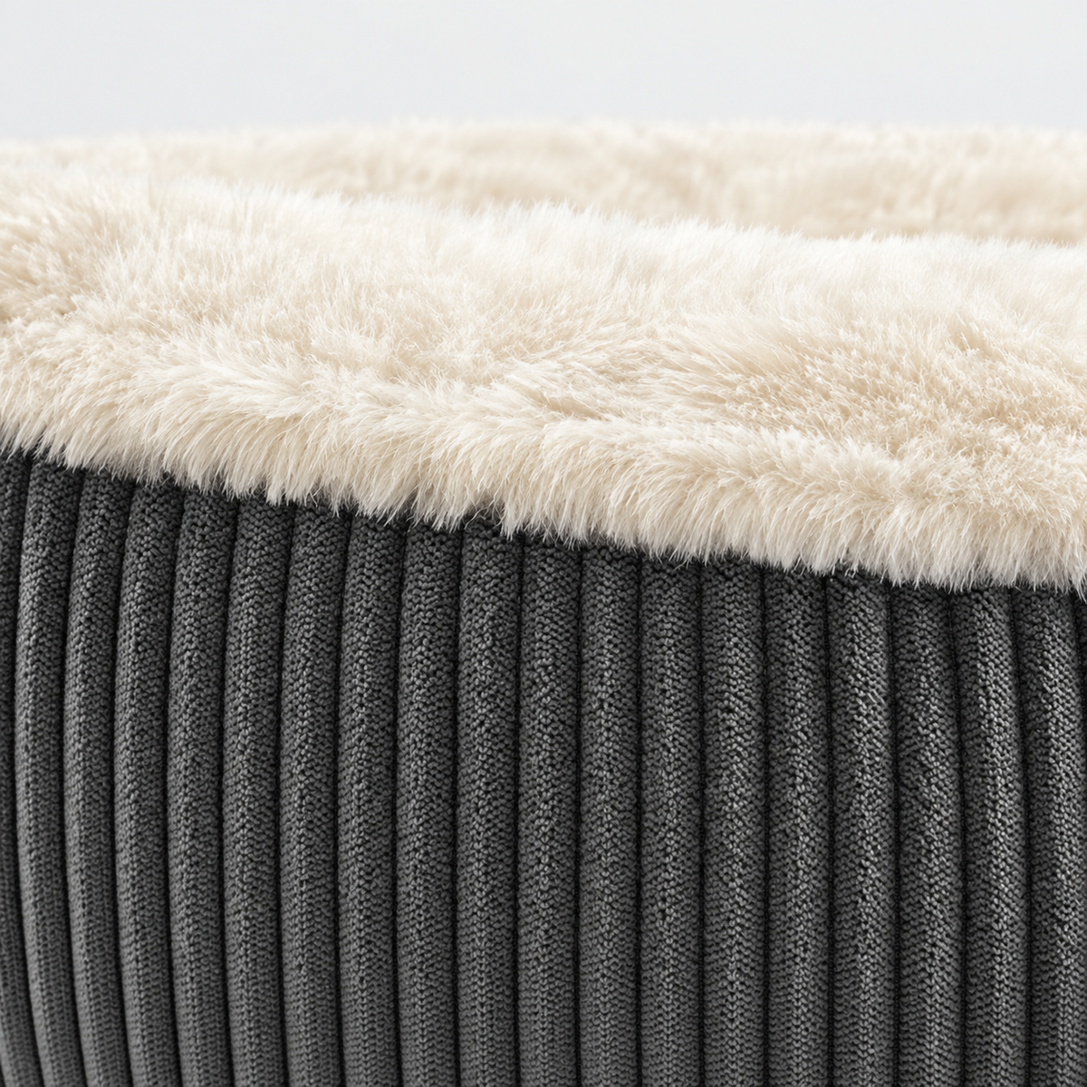 Donut Hundebett Cord – Detail Cordwand mit Kunstfell-Rand