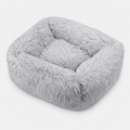 Flauschiges Hundebett in Hellgrau