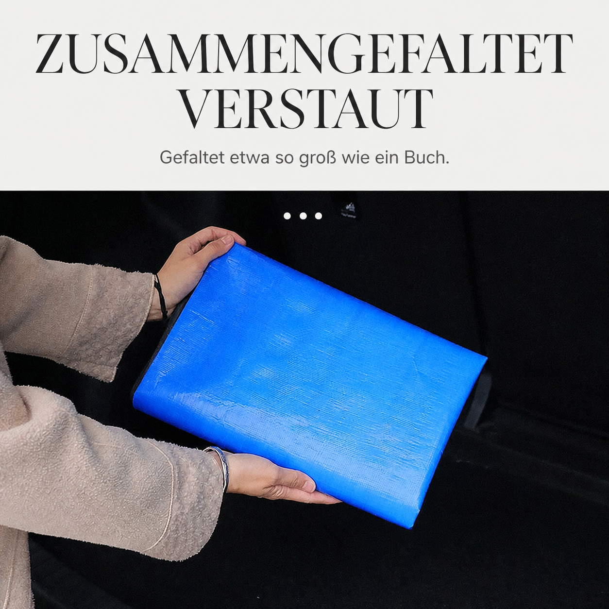 Kofferraumschutz Hund – zusammengefaltet in den Händen